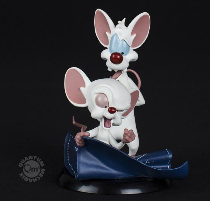 pink-e-cerebro-estatua-01