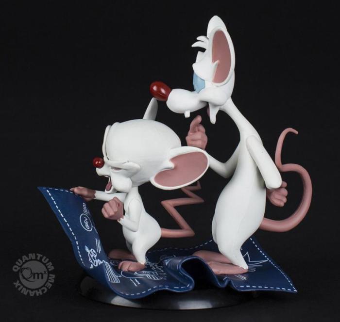 pink-e-cerebro-estatua-04